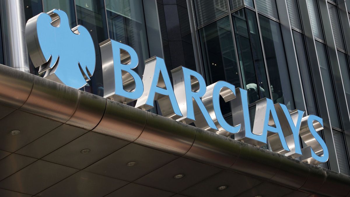 Acusan a Barclays y a cuatro personas de fraude por sus vínculos con Qatar
