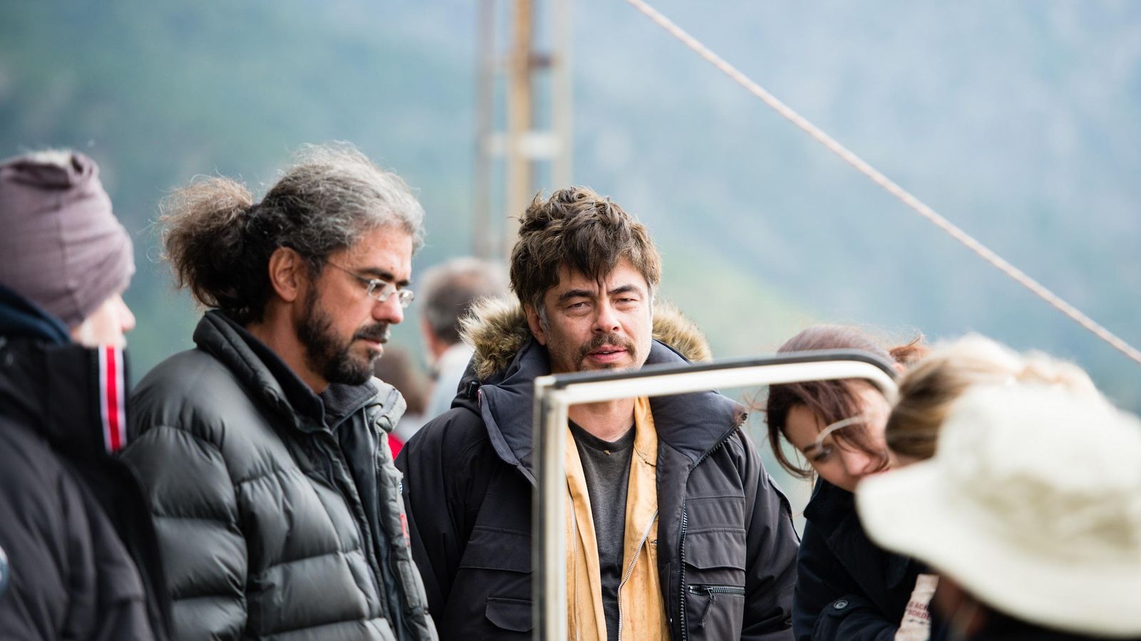 Foto: El director español con Benicio del Toro en el rodaje del filme