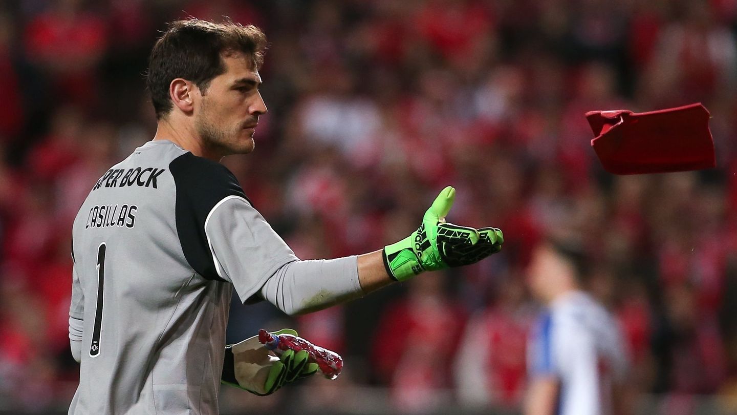 Iker Casillas, durante un partido con el Oporto. (EFE)