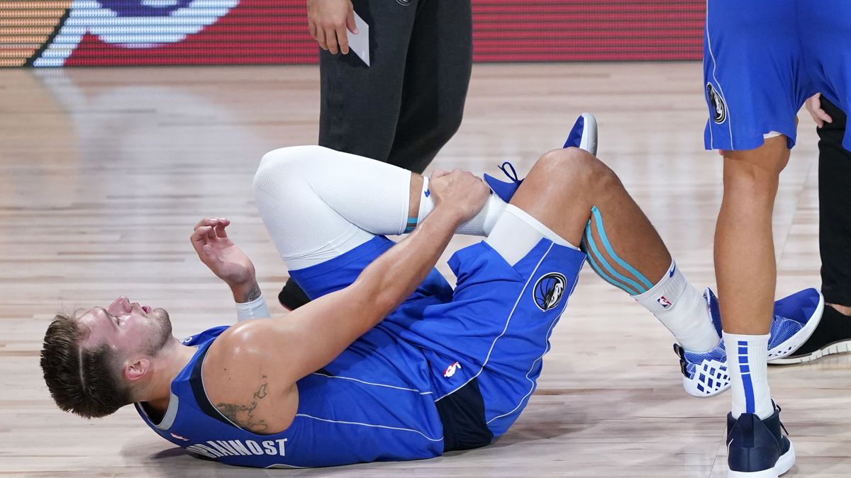 Luka Doncic acaba insultado, lesionado y contra las cuerdas en los playoffs de la NBA