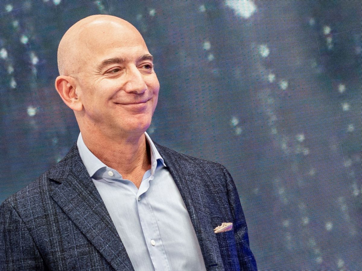 Jeff Bezos prevê que milhões de pessoas viverão fora da Terra até o ano de 2045