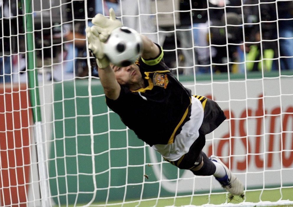 Foto: Casillas detiene un penalti ante Italia en la Eurocopa de 2008.