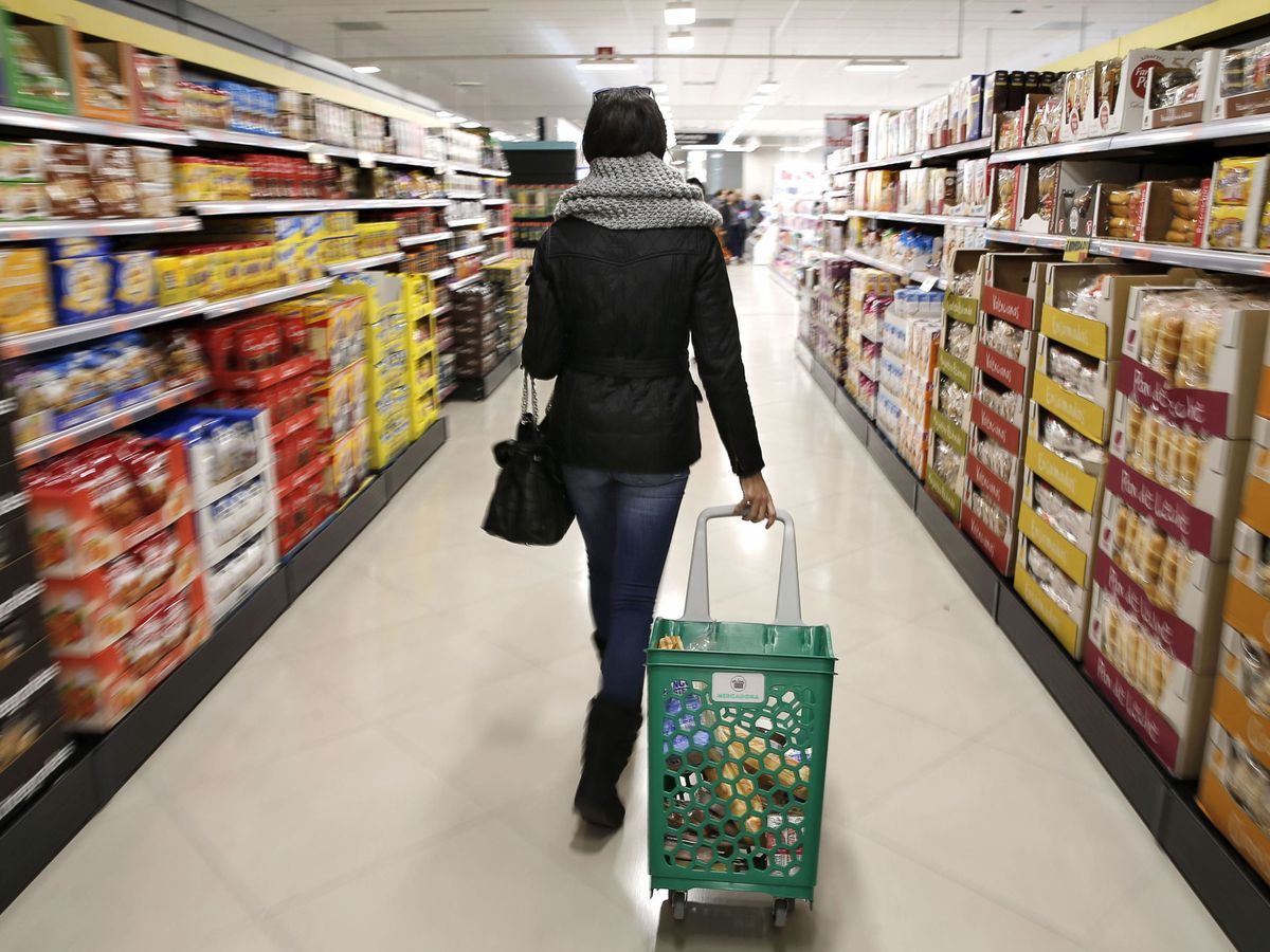 Foto: Los supermercados recuperan sus horarios de apertura habituales en la transición hacia la 'nueva normalidad' (EFE) 