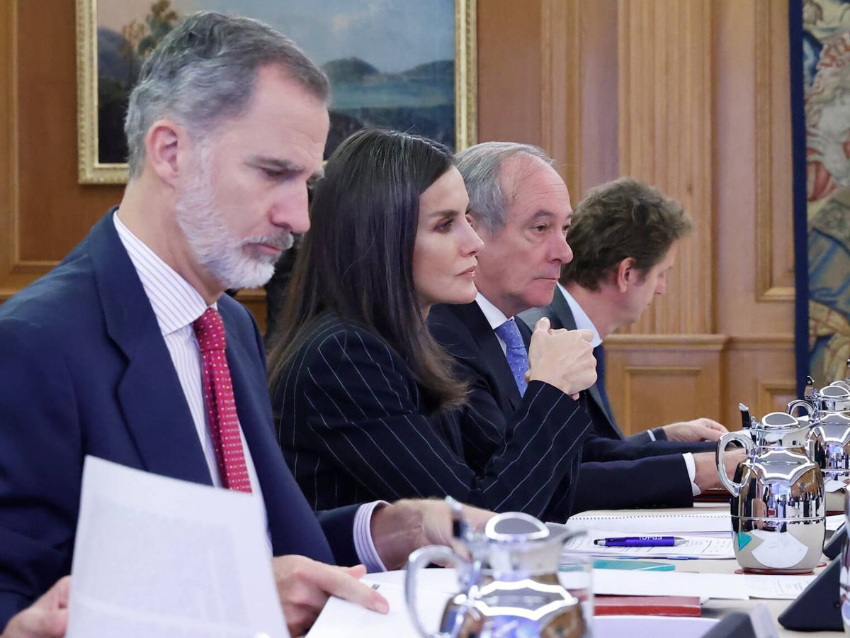 Foto:  Los Reyes, durante la reunión con la Fundación Princesa de Girona. (Casa Real)