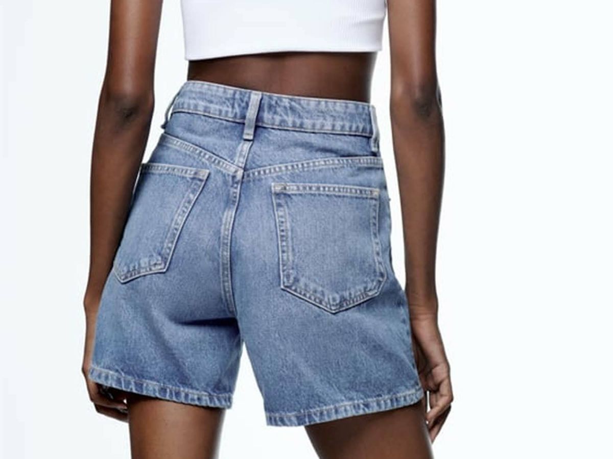 Los nuevos pantalones cortos (pero no mucho) que arrasan en Zara