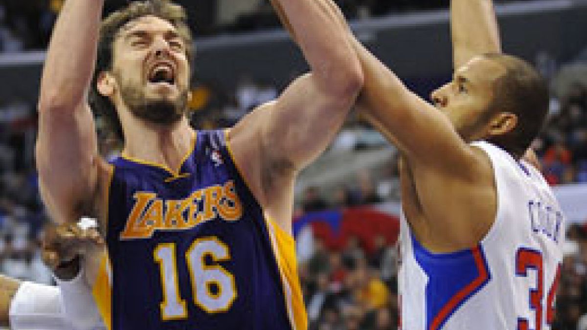 Los Lakers, sin Kobe Bryant, no pueden con sus vecinos