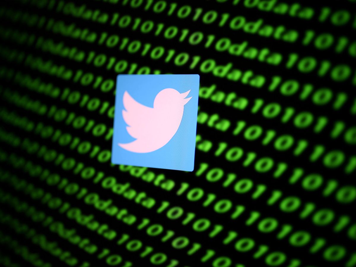 Foto: La denuncia revela que los algoritmos que utiliza Twitter en su 'red neuronal' no funcionan correctamente (Reuters/Dado Ruvic)