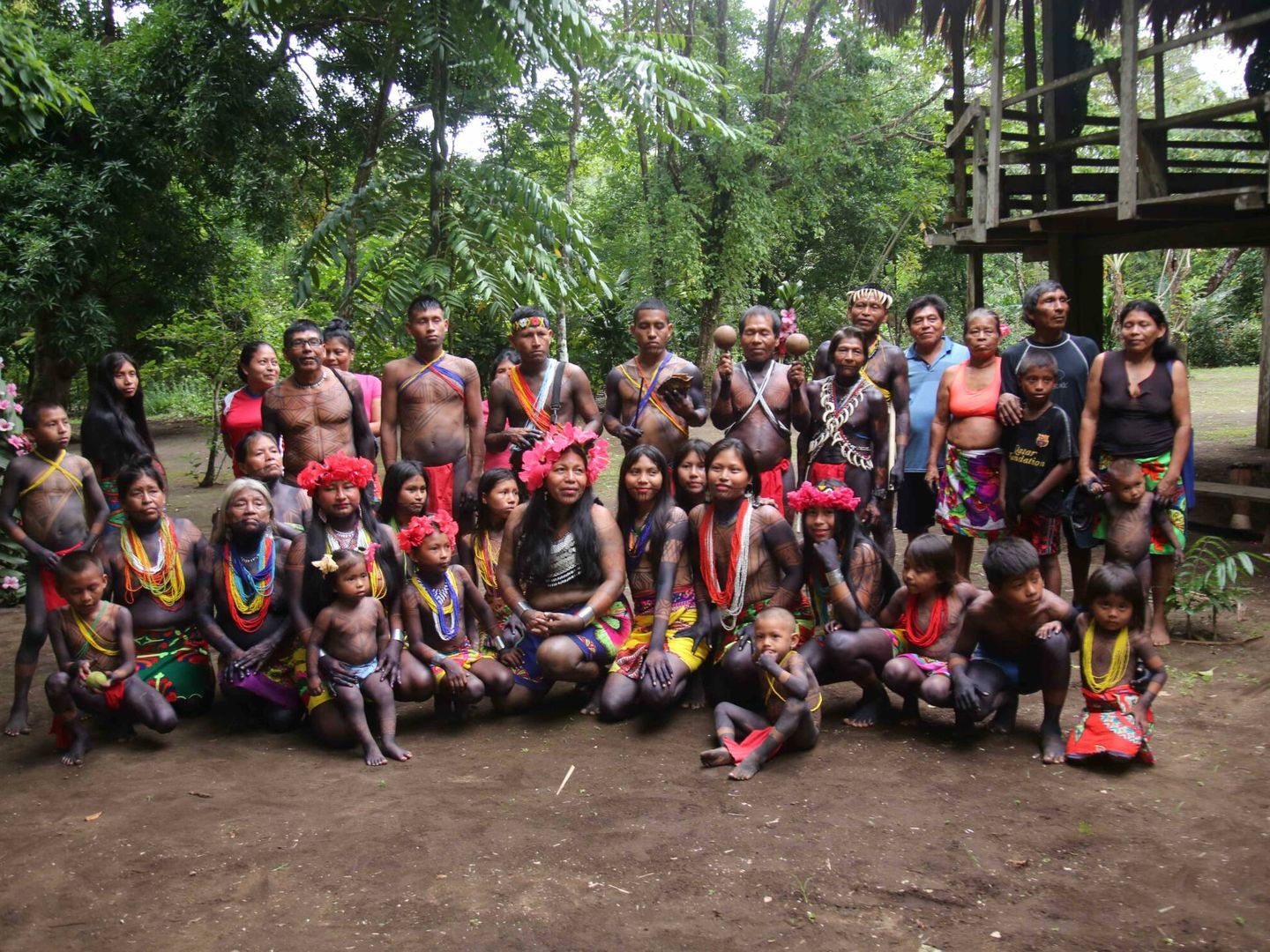 Imagen grupal de parte de la comunidad indígena (Foto: Rafael Pola)