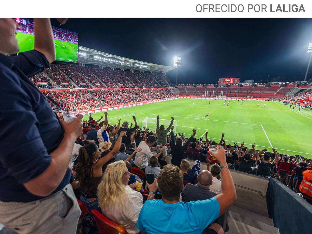 Foto: La afición celebra un gol en la nueva terraza ‘premium’ del Fondo Norte del estadio. Foto: RCD Mallorca