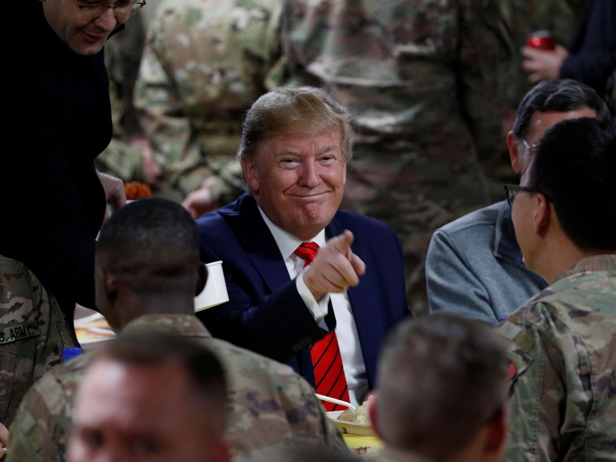Foto: El presidente Donald Trump en una visita sorpresa a una base militar de EEUU en Afganistán. (Reuters)