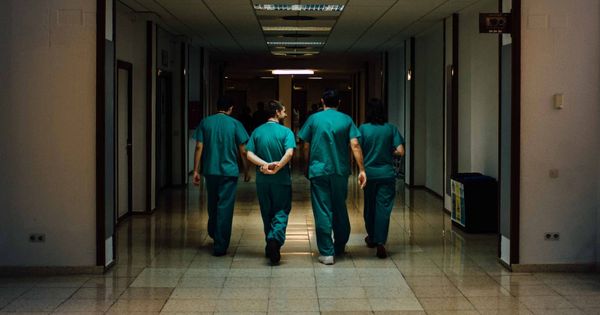 Foto: Médicos internos residentes (MIR) del Hospital 12 de Octubre, en una foto de archivo. (Pablo López Learte)