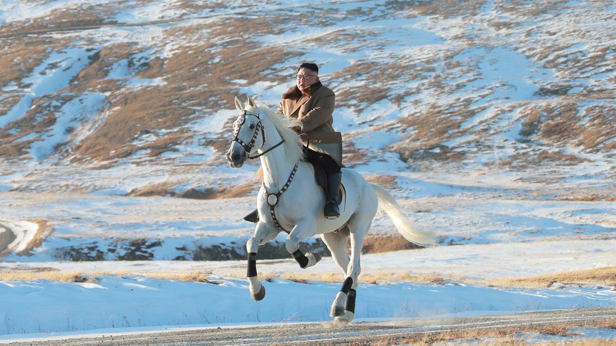 Kim Jong-un, a caballo en el monte Paektu: ¿ocultan algo las fotos del líder norcoreano?