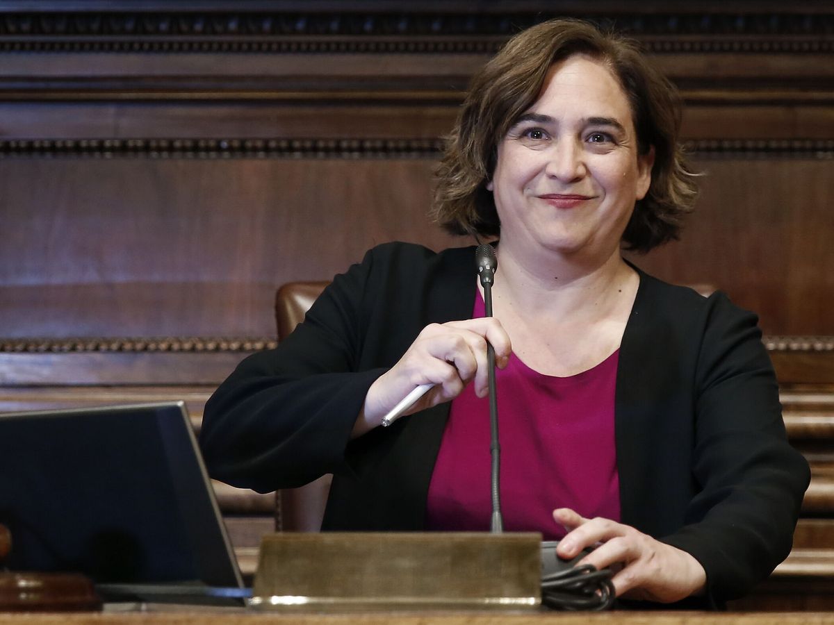 Foto: La alcaldesa de Barcelona, Ada Colau, durante un pleno del Ayuntamiento. (EFE/Andreu Dalmau)