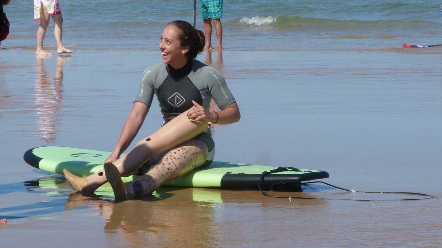 Audrey Pascual, en una competición de surf. (Fundación También)