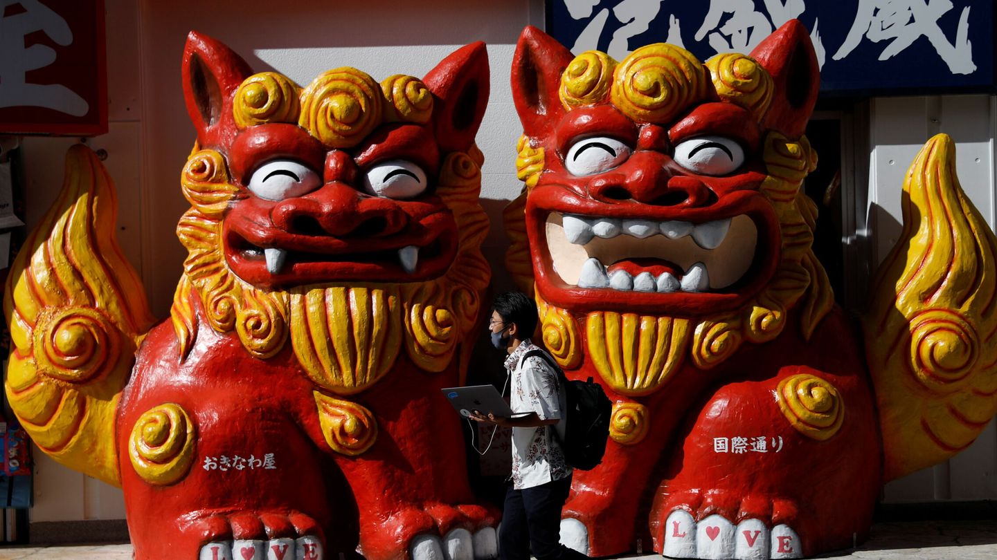 Estatuas de Shisa, un perro-león guardián de Okinawa, Japón. (Reuters/Issei Kato)