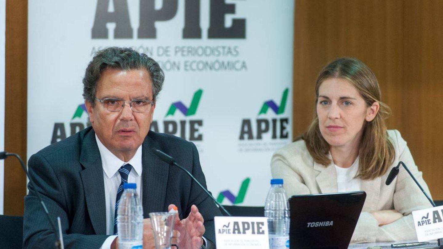 Paula Conthe, presidenta del FROB, junto al nuevo presidente de Sareb, Javier Torres. (APIE)