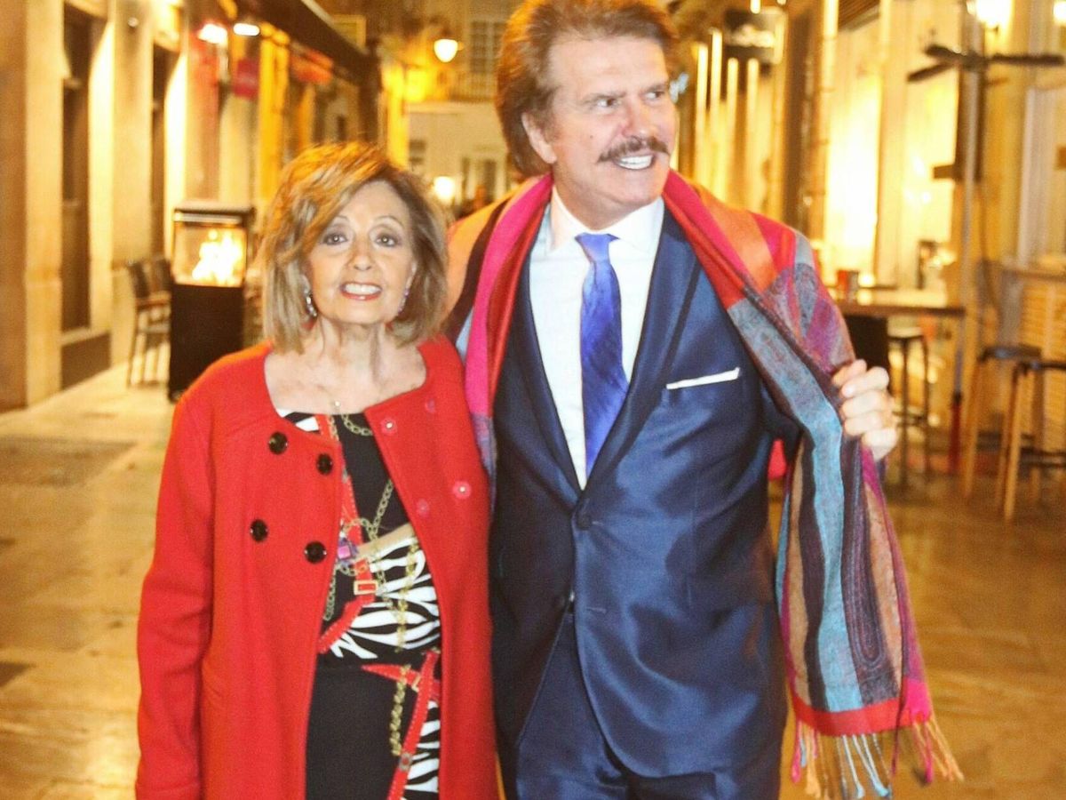 Foto: Edmundo Arrocet con María Teresa Campos durante su relación. (Cordon Press)