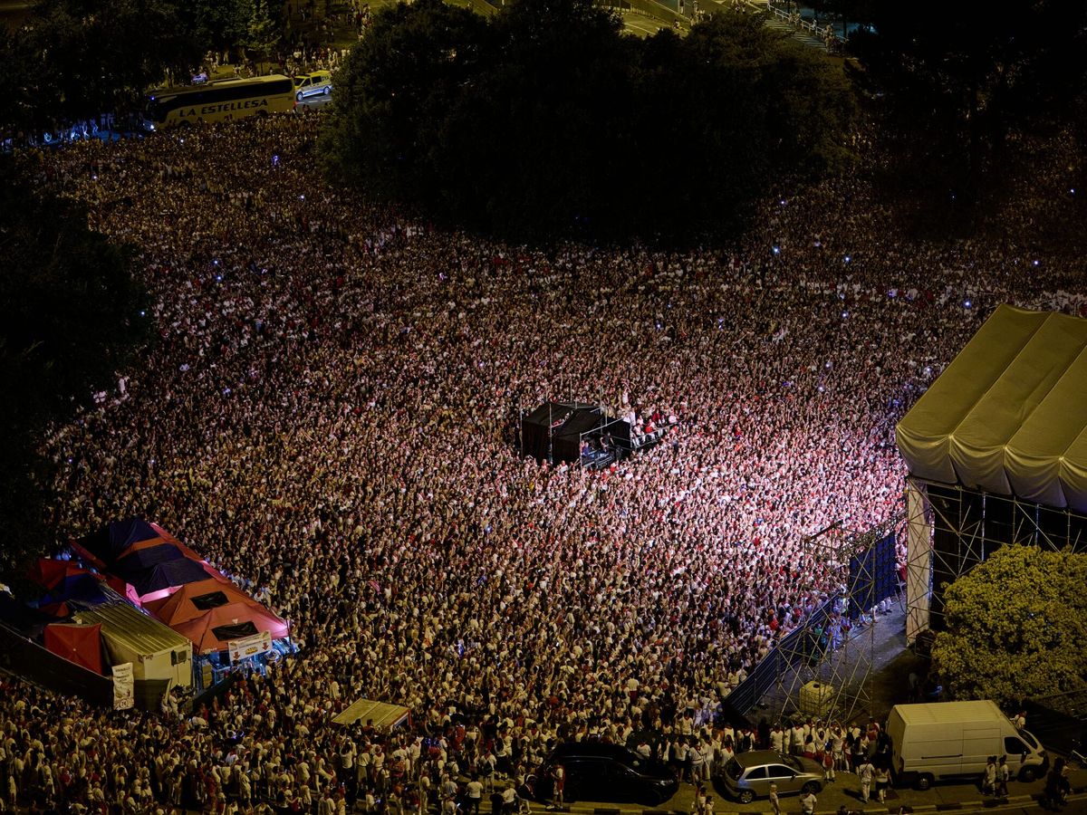 Foto: Una imagen de archivo de uno de los conciertos en la Plaza de los Fueros de Pamplona por San Fermín. (EFE/Daniel Fernández)