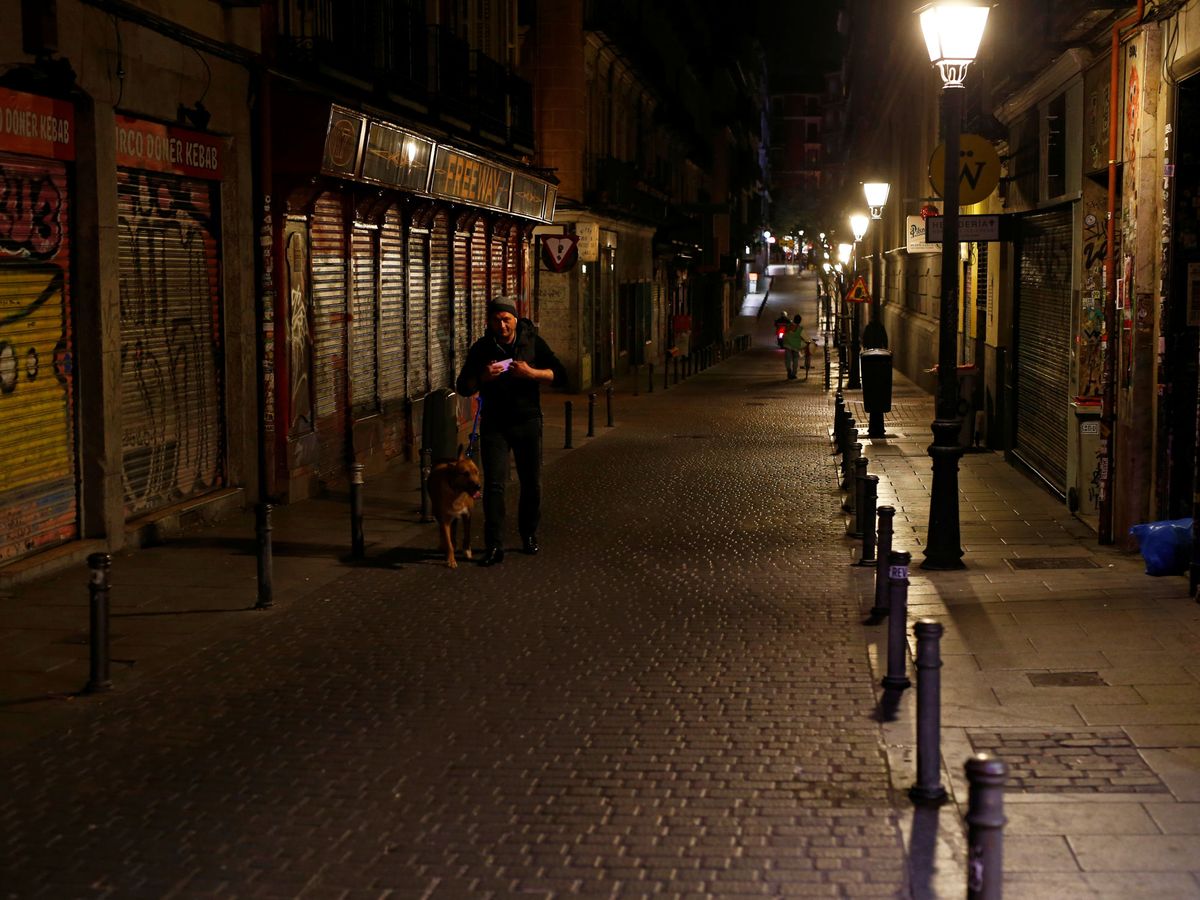 Foto: Calles prácticamente vacías un viernes noche, una escena nada común en la capital. (Reuters)