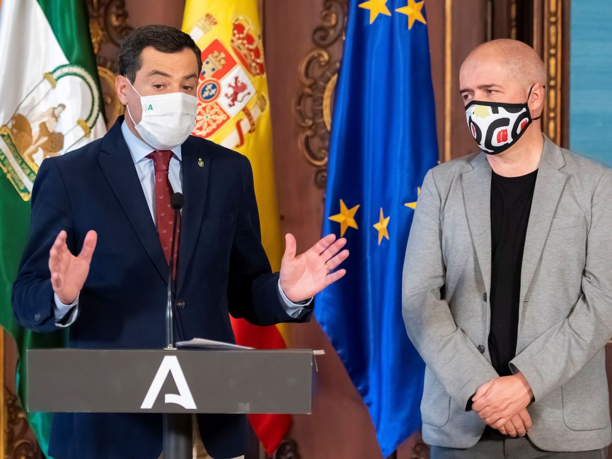 Foto: El presidente de la Junta de Andalucía, Juanma Moreno (i), junto al secretario general de CCOO, Unai Sordo. (EFE)