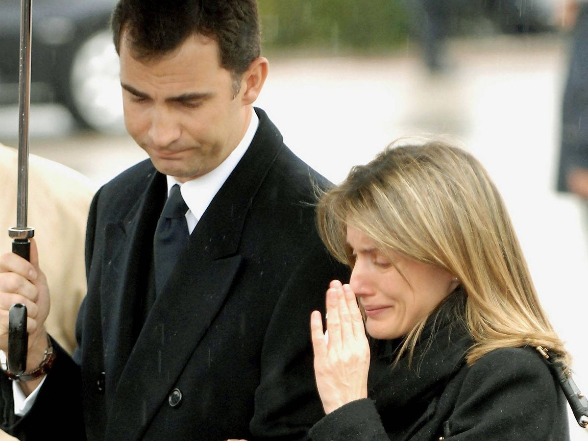 Foto: Felipe y Letizia, tras el funeral de Érika Ortiz. (Getty)