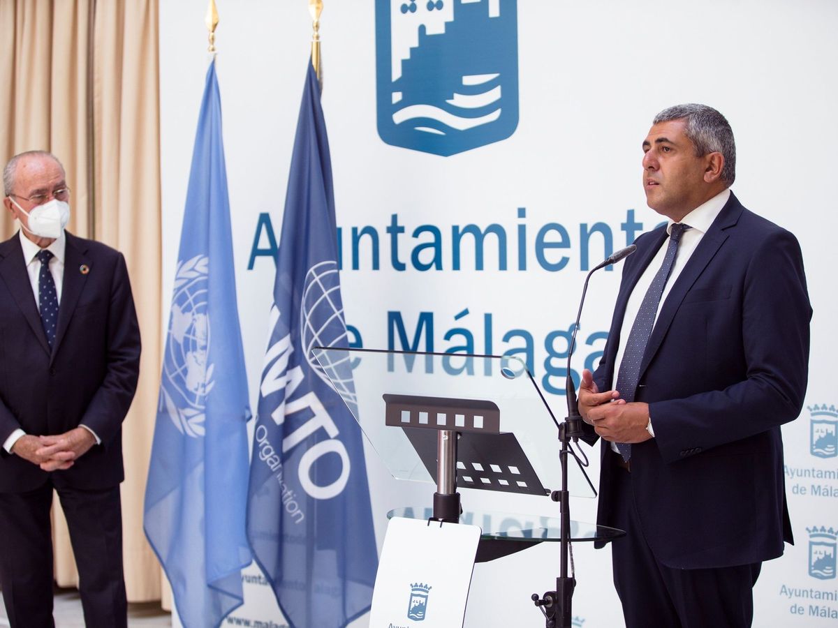 Foto: El presidente de la Organización Mundial del Turismo (OMT), Zurab Pololikashvili (d) junto al alcalde de Málaga, Francisco de la Torre, ayer en Málaga. (EFE)