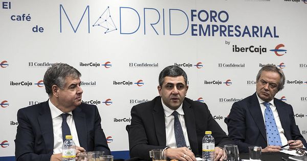Foto: José Morales (Ibercaja), Zurab Pololikashvili (OMT) e Hilario Alfaro (Madrid Foro Empresarial).