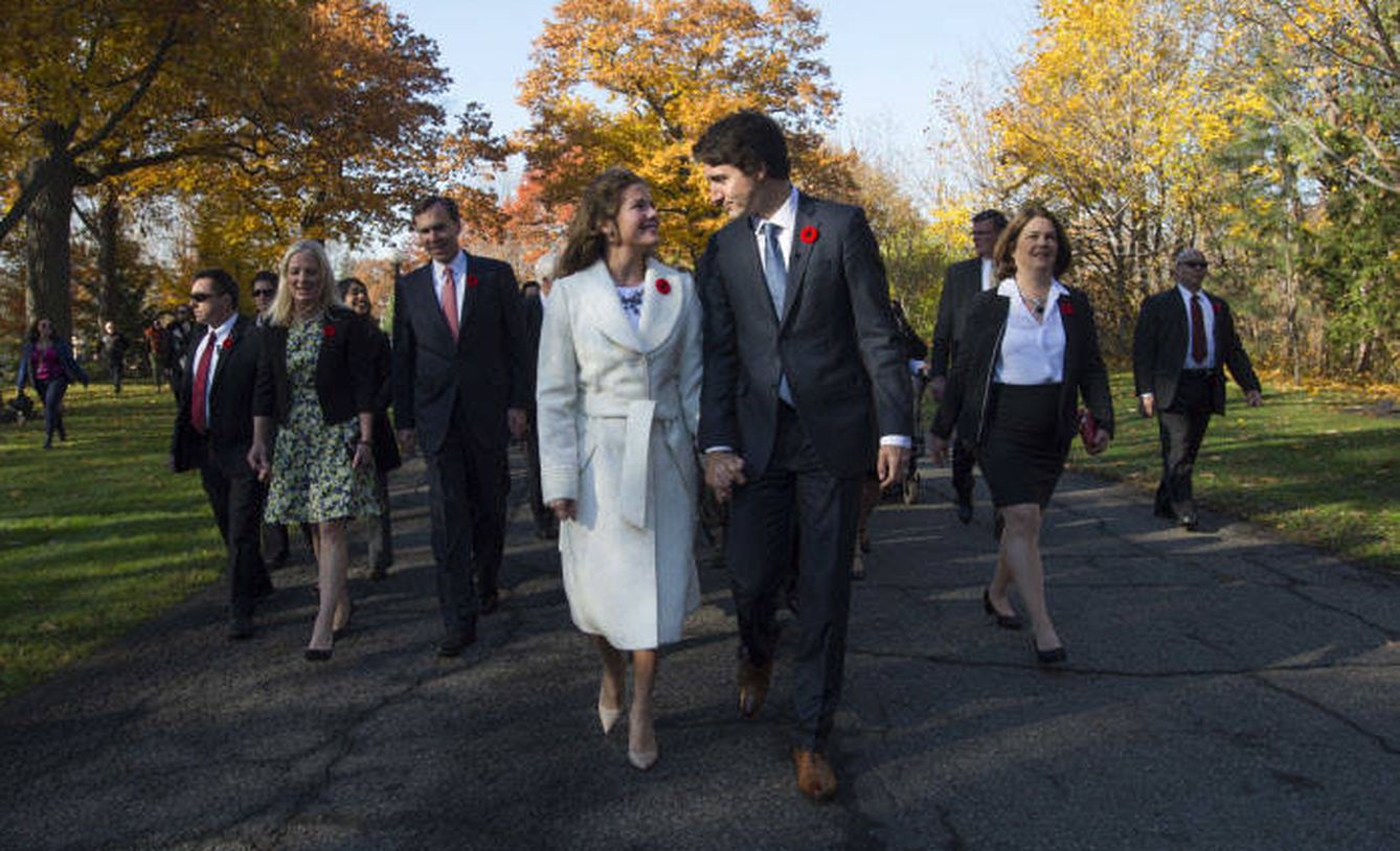 Sophie Gregoire-Trudeau con su abrigo blanco impoluto elegido por la misma estilista que Meghan.