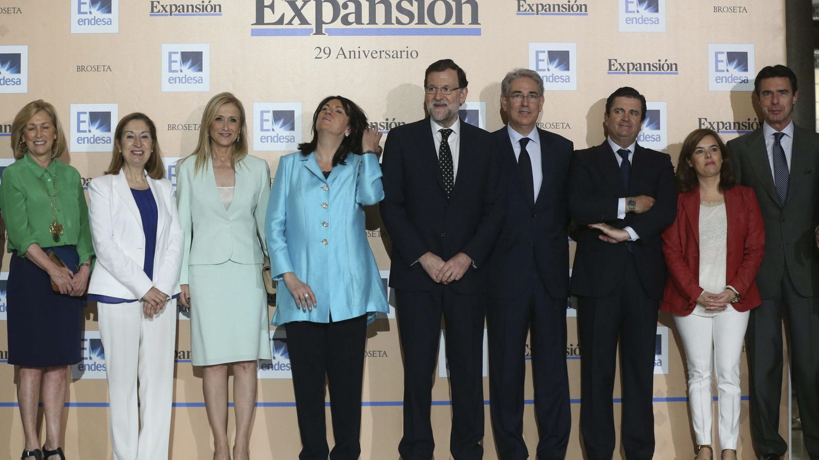 Foto: Mariano Rajoy, junto al presidente de Unidad Editorial, en el aniversario de 'Expansión'. (EFE)