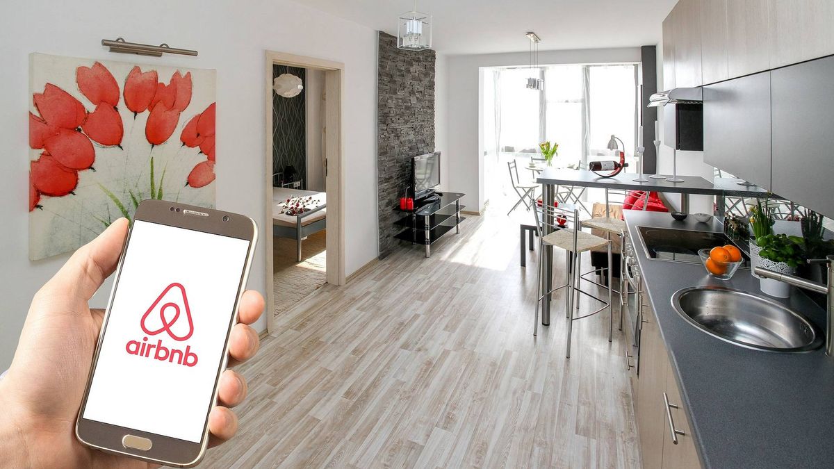 Ni un turista sin registrar: Bruselas propone mejorar los datos que Airbnb da a las autoridades