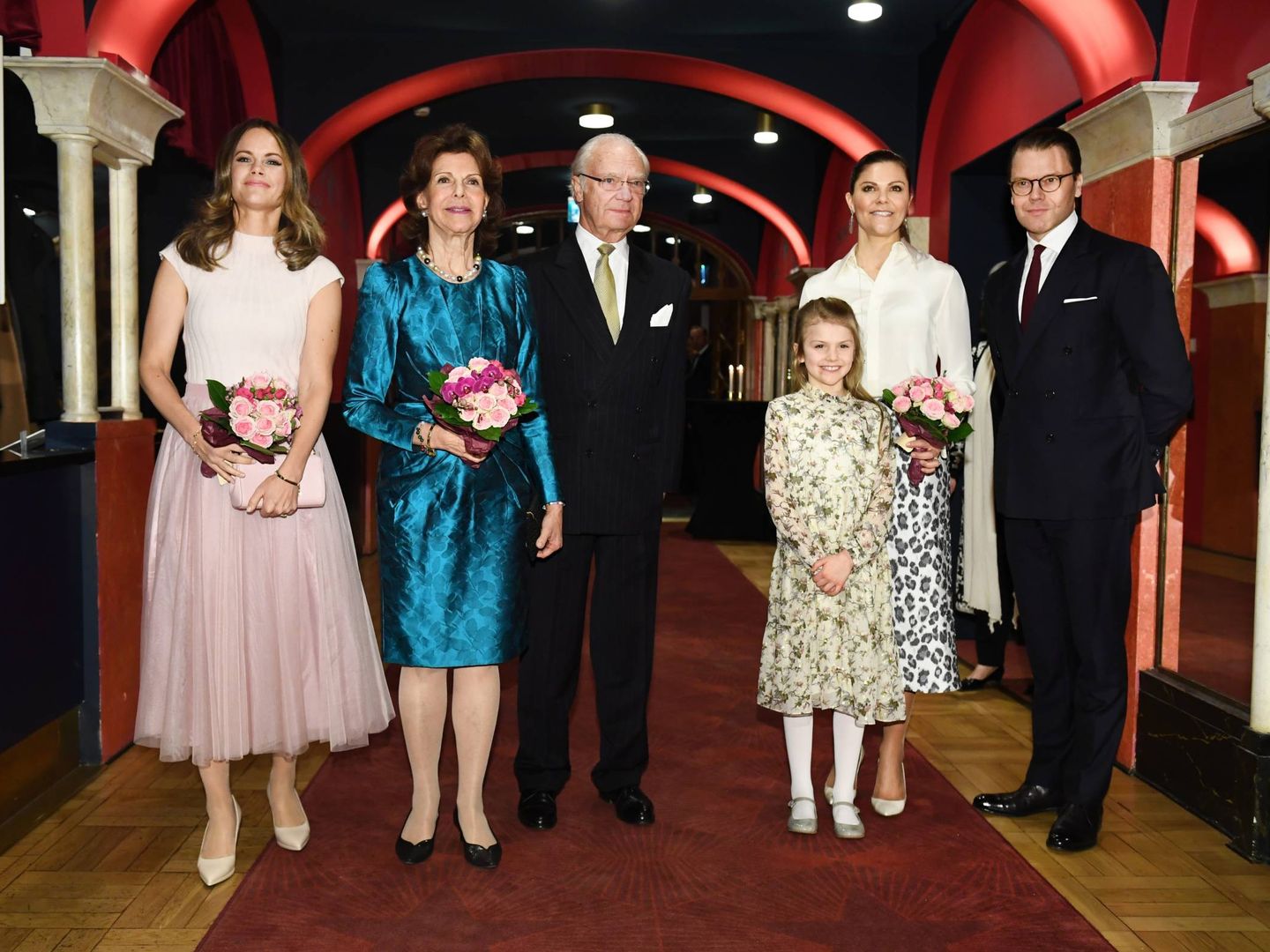 La familia real sueca, en el teatro Vasa de Estocolmo. (Cordon Press)