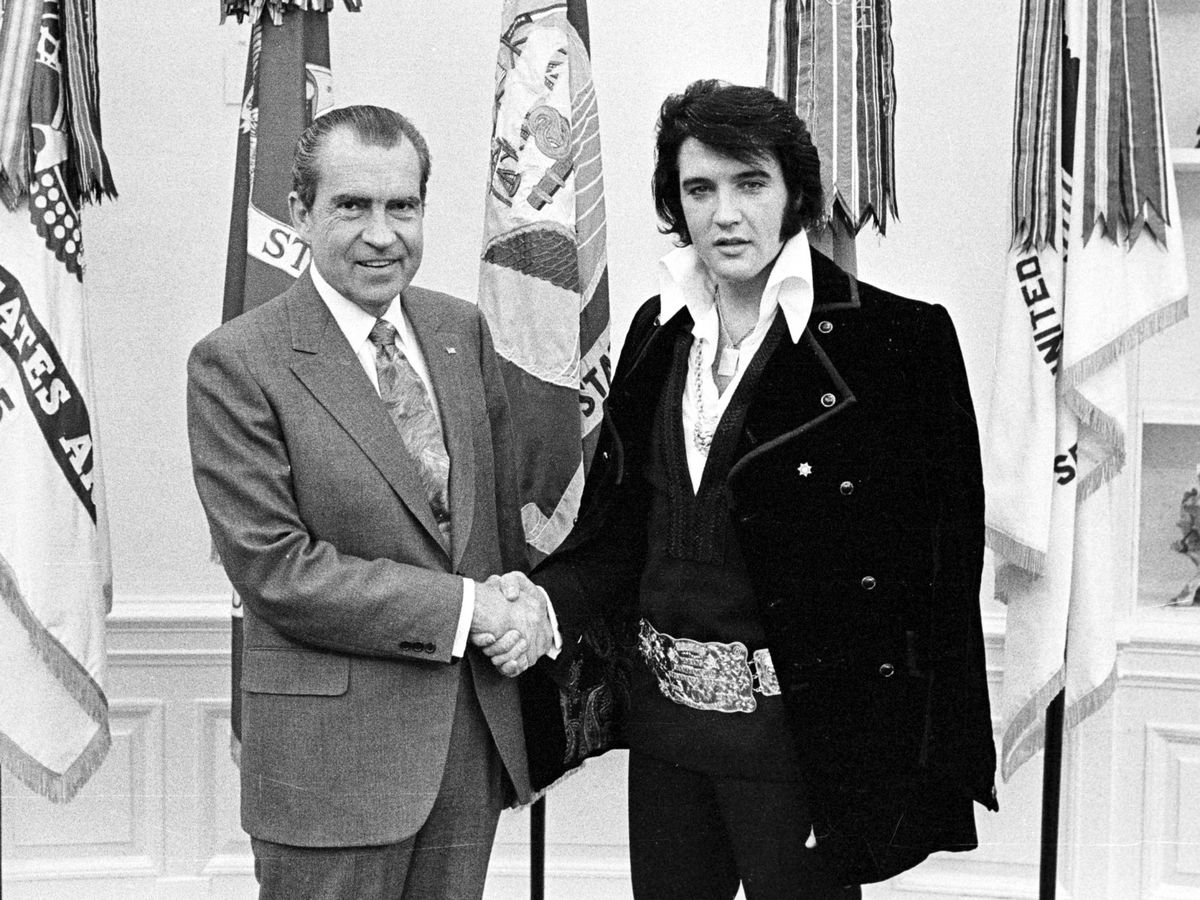 Foto:  La histórica reunión de Nixon y Elvis en el Despacho Oval. (Getty)