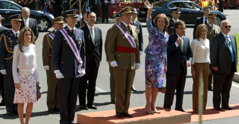 Foto: El Rey reaparece ante los ciudadanos en el Día de las Fuerzas Armadas