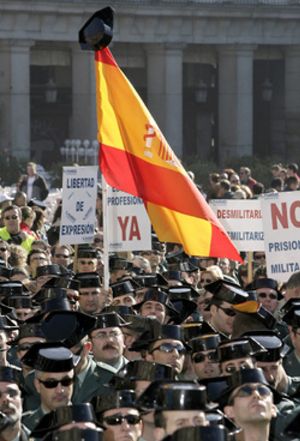 El ‘sindicato’ de la Guardia Civil intenta pactar con Interior sanciones leves por manifestarse con tricornio
