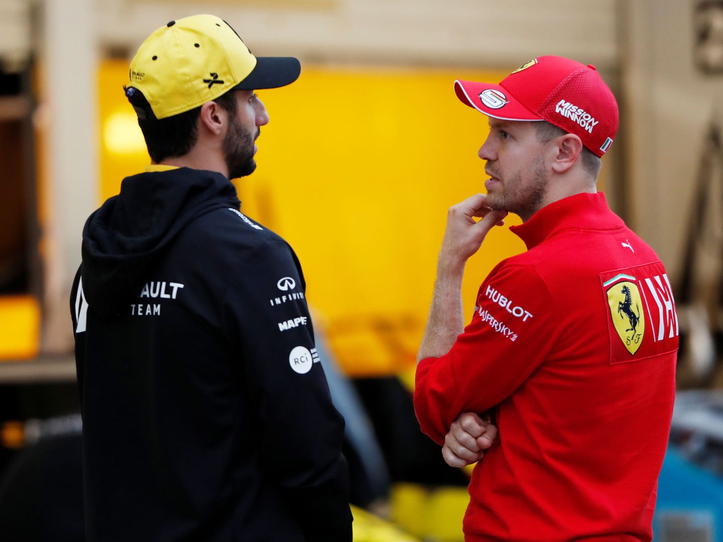 Daniel Ricciardo y Sebastian Vettel tendrán que esperar hasta la sesión de pretemporada de 2021 para rodar con sus nuevos equipos.