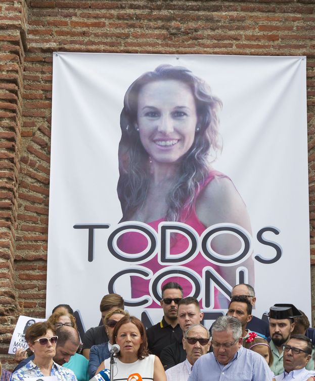 Foto: Concentración en Monesterio con motivo del primer aniversario de la desaparición de Manuela Chavero. (EFE)