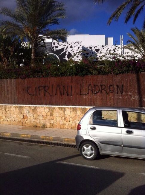 Foto: Pintada en los exteriores de la discoteca Booom de Ibiza facilitada a 'Vanitatis'
