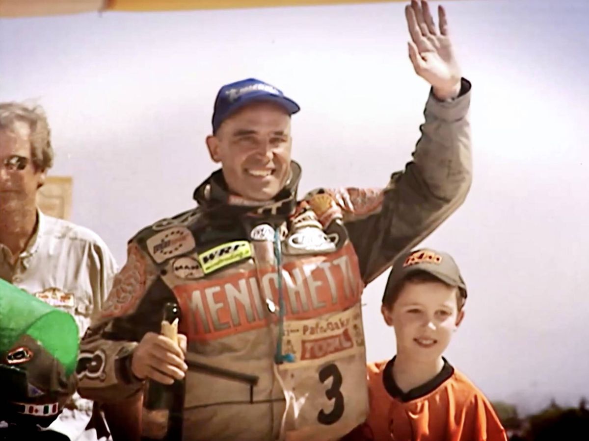 Foto: Goiele con su padre, Fabrizio Meoni, en el podio de su primera victoria en el Dakar (Dakar)