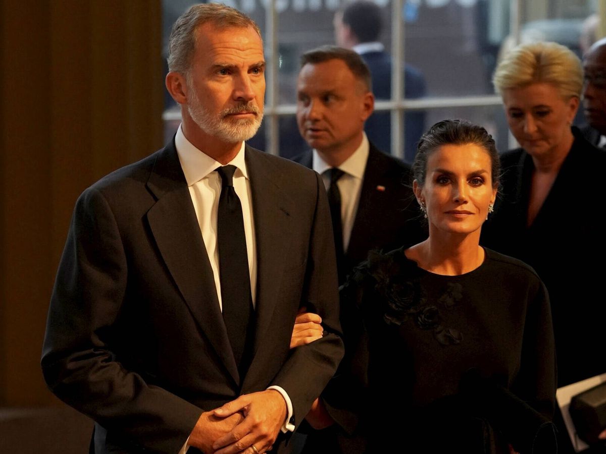 Foto: Don Felipe y doña Letizia, a su llegada a Buckingham. (Gtres)