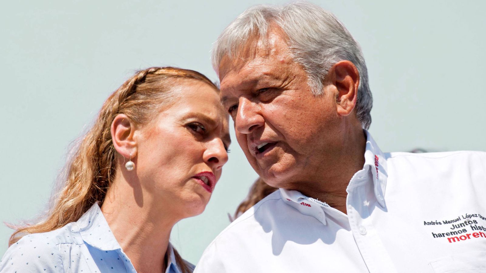 Foto:  López Obrador y su mujer, una pareja muy unida. (Cordon Press)