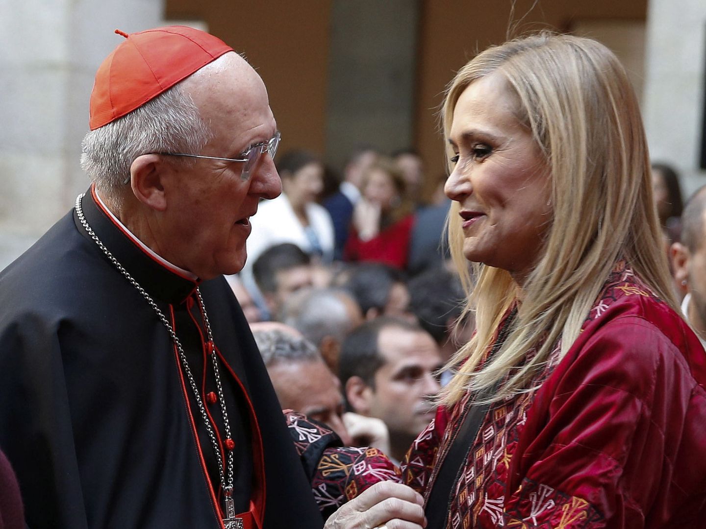 La presidenta regional Cristina Cifuentes con el arzobispo de Madrid Carlos Osoro, en un acto en mayo de 2017. EFE