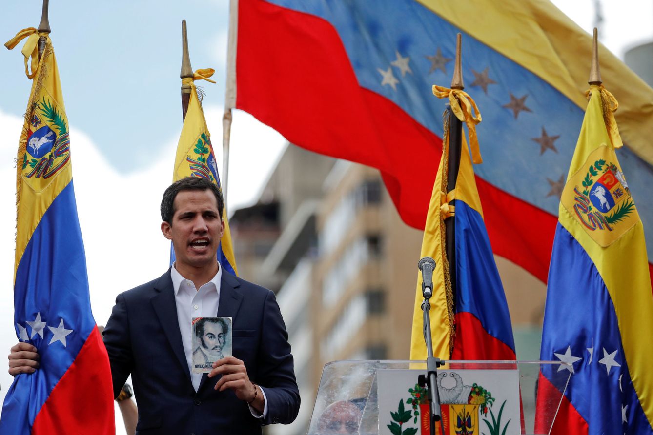 Juan Guaidó, durante su autoproclamación, el 23 de enero de 2019. (Reuters)