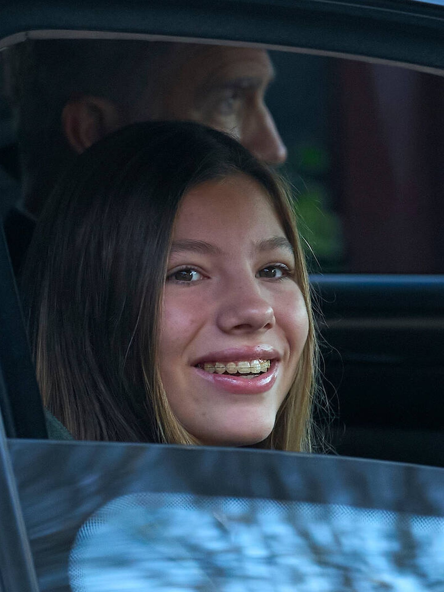 La infanta Sofía, muy sonriente en su primer día de colegio. (LP)