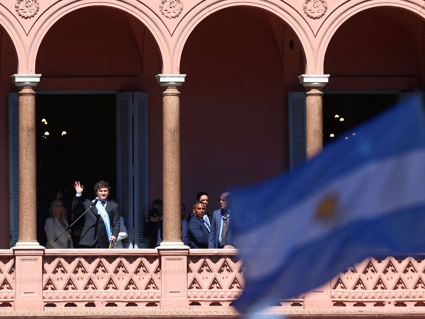 Banderas argentinas en la Casa Rosada. (Reuters/Matias Baglietto)