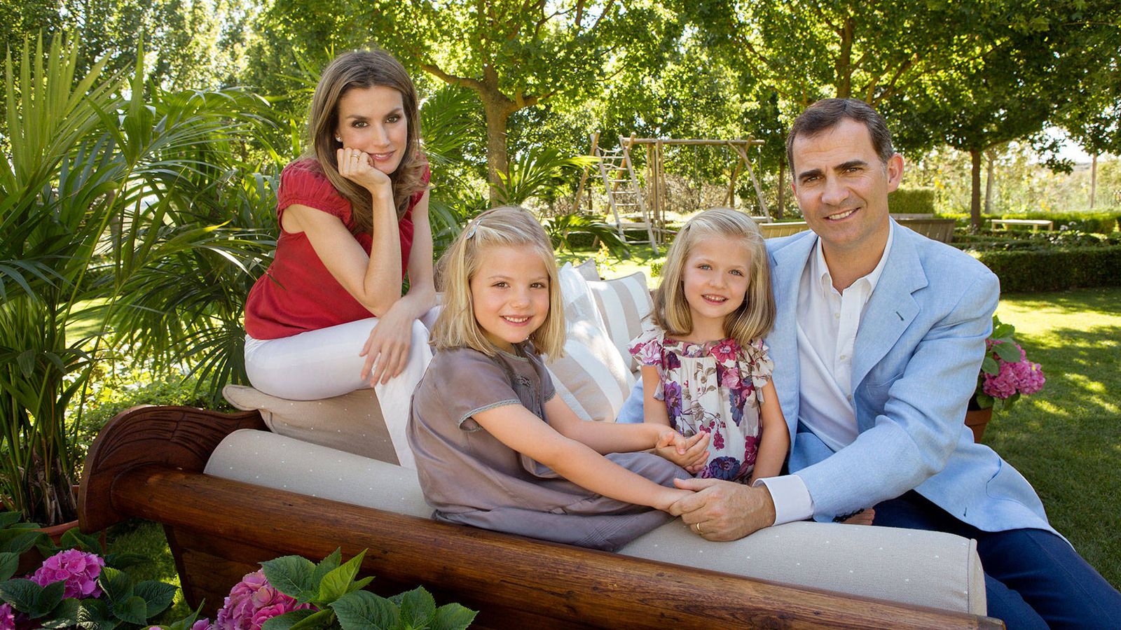 Foto: Los Reyes con sus hijas en 2013. (Casa Real)