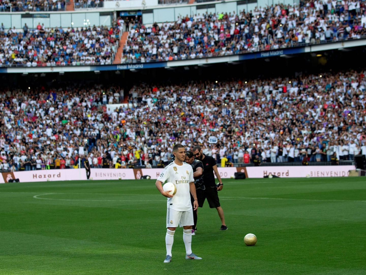 Hazard, durante su presentación como nuevo jugador del Real Madrid. (EFE)