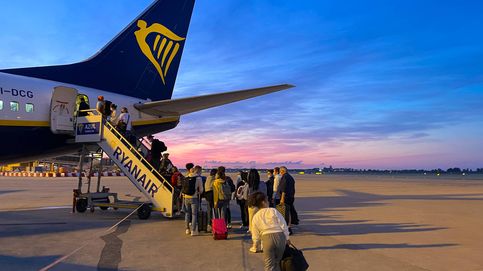 Fracturas y dos hospitalizados: el curioso caso de las caídas de pasajeros en aviones de Ryanair