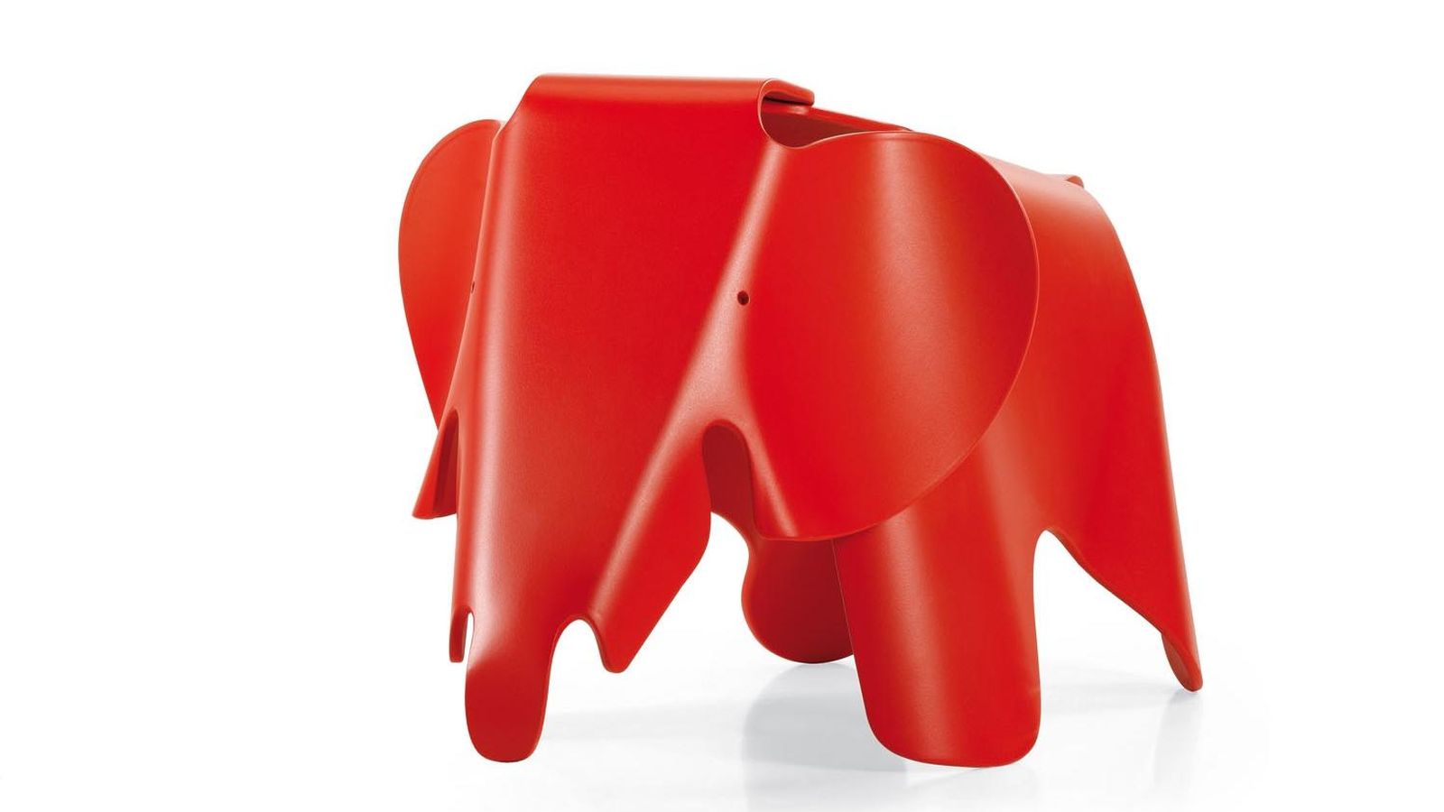 Foto: El elefante de los Eames reeditado por Vitra en color rojo 