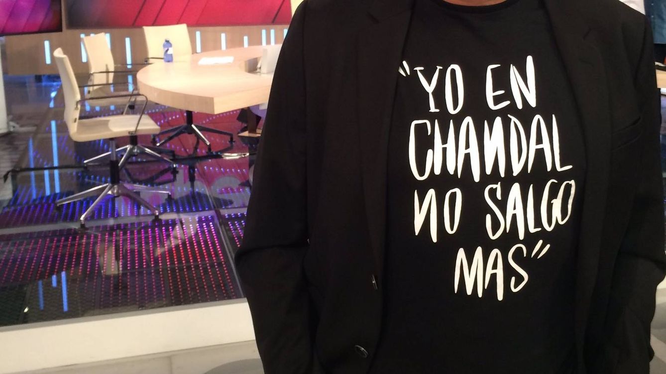 accesorios Hectáreas suspicaz Descubre al presentador de televisión que lució "el chándal" de Chenoa en  La Sexta