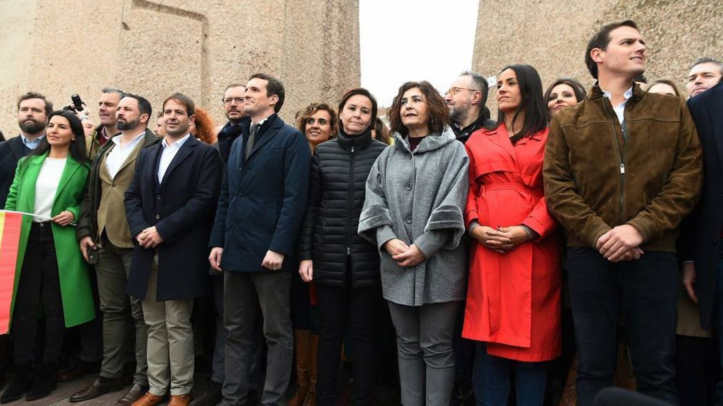 La ya famosa fotografía de la plaza Colón con los líderes de PP, Vox y Ciudadanos. (EFE)